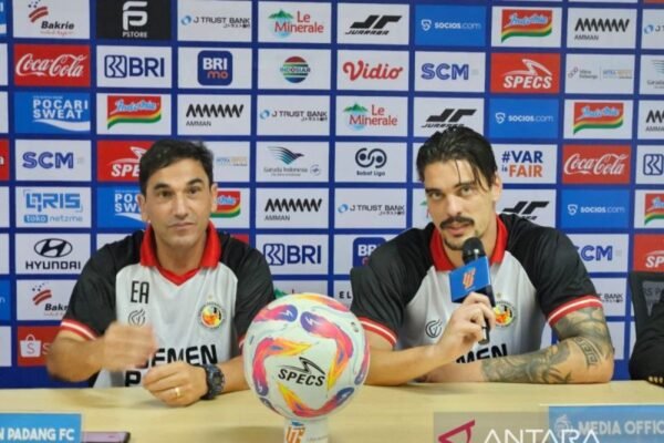 Pelatih Carlos Almeida Beri Dukungan Tanpa Tekanan kepada Pemain Semen Padang