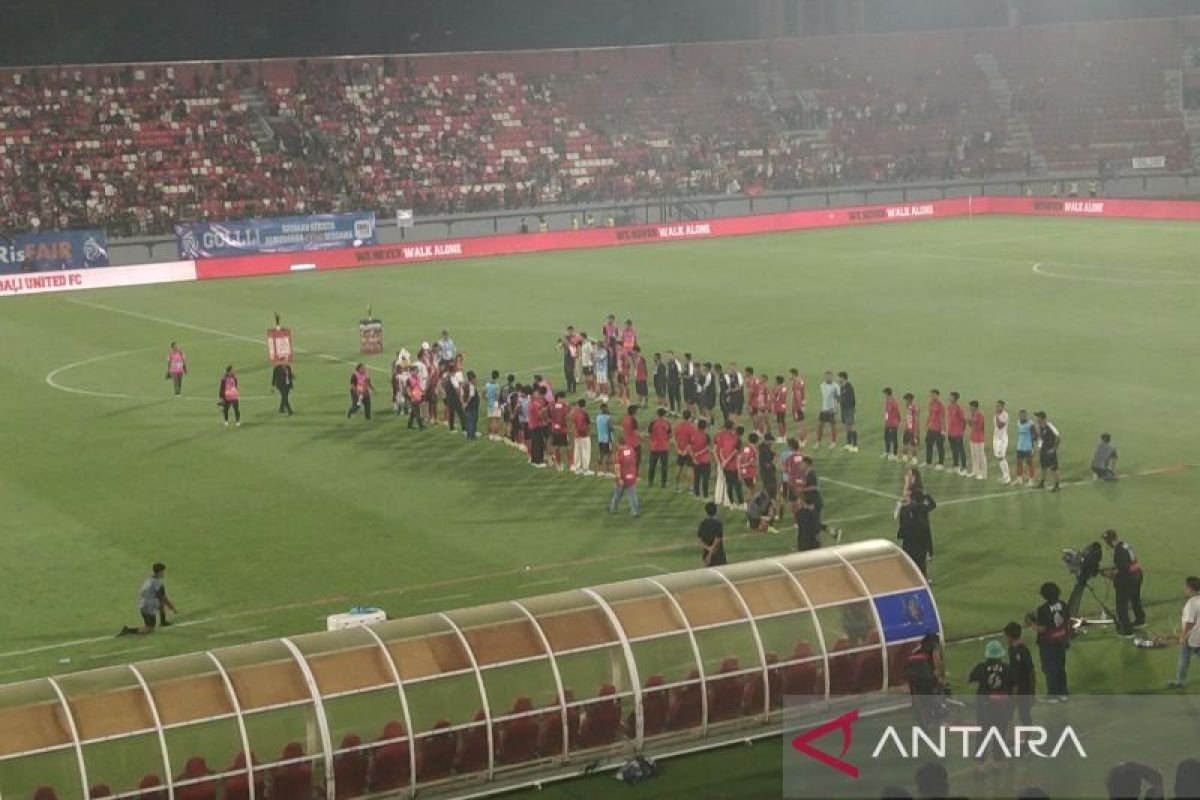 Perpisahan Mengharukan: Bali United Gelar Acara Perpisahan untuk Stefano Cugurra