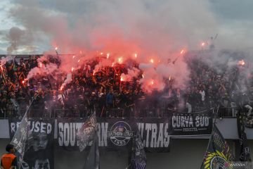 Suara dan Petasan: Hentikan Sebentar Pertandingan Persita vs Persib