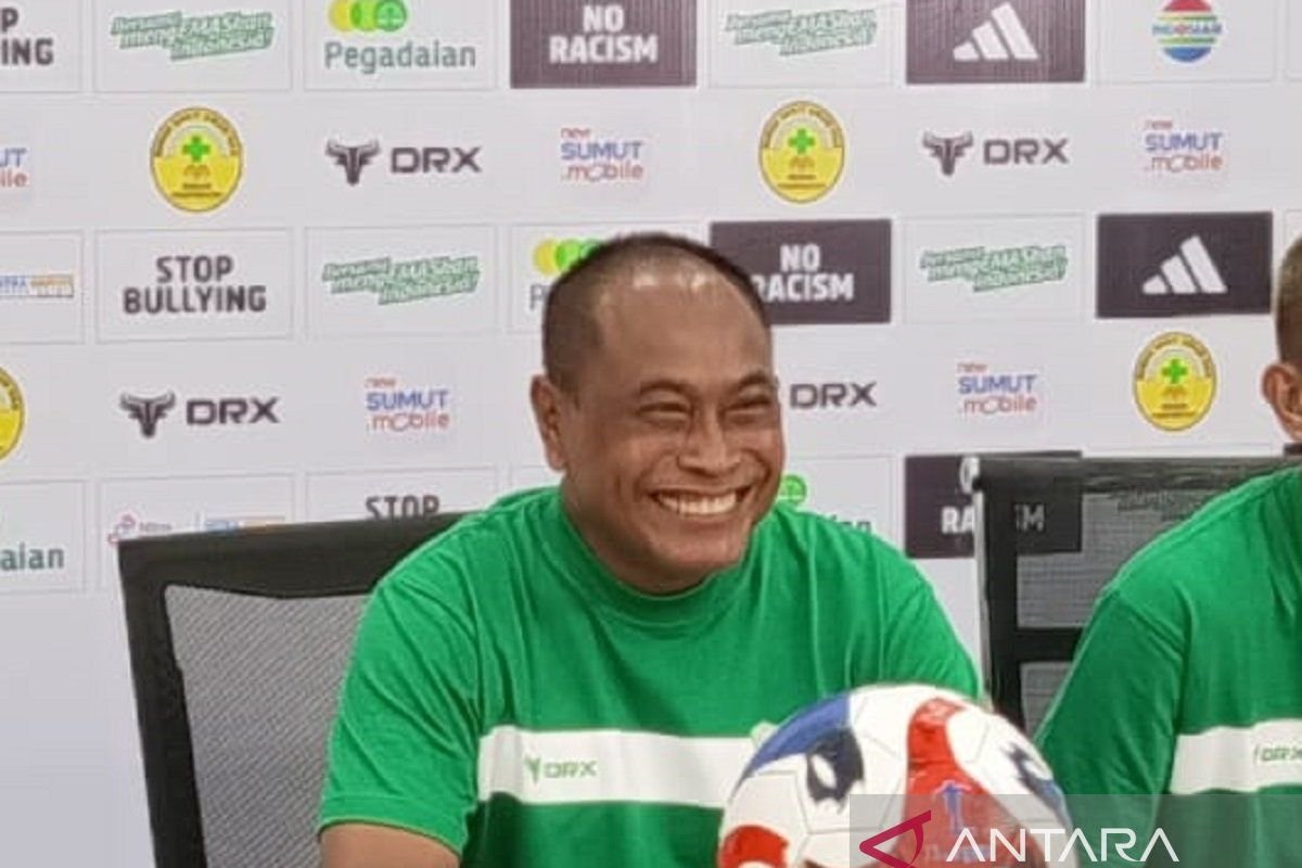 Berikut beberapa alternatif judul untuk "PSMS Benahi Lini Pertahanan Agar Lebih Solid":

1. "PSMS Memperkuat Lini Pertahanan untuk Pertandingan yang Lebih Solid"
2. "Revitalisasi Lini Pertahanan PSMS: Mewujudkan Pertahanan yang Kuat"
3. "PSMS Fokus pada Perbaikan Lini Pertahanan Demi Kinerja Optimal"
4. "Menguatkan Kokohnya Lini Pertahanan: Langkah PSMS Menuju Kesuksesan"
5. "Strategi PSMS dalam Memperbaiki Lini Pertahanan untuk Hasil Maksimal"

Silakan pilih atau sesuaikan sesuai kebutuhan!