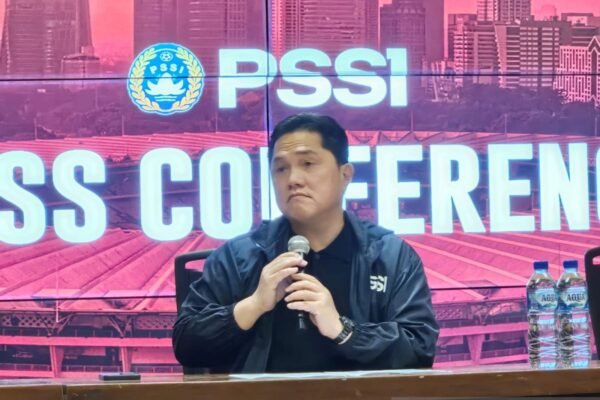 Berikut beberapa alternatif judul yang dapat Anda pertimbangkan:

1. "Zwiers dan Simon: Mengundurkan Diri dari PSSI"
2. "Zwiers dan Simon: Jalan Terpisah dari PSSI"
3. "Ketidakcocokan Zwiers dan Simon dengan PSSI"
4. "Zwiers dan Simon: Meninggalkan PSSI"
5. "Zwiers dan Simon: Awal Baru Setelah PSSI"
6. "Perpisahan Zwiers dan Simon dengan PSSI"
7. "Zwiers dan Simon: Menyusun Langkah Setelah PSSI"
8. "Perpisahan Zwiers dan Simon dari PSSI: Apa Selanjutnya?"

Silakan pilih atau modifikasi sesuai kebutuhan!